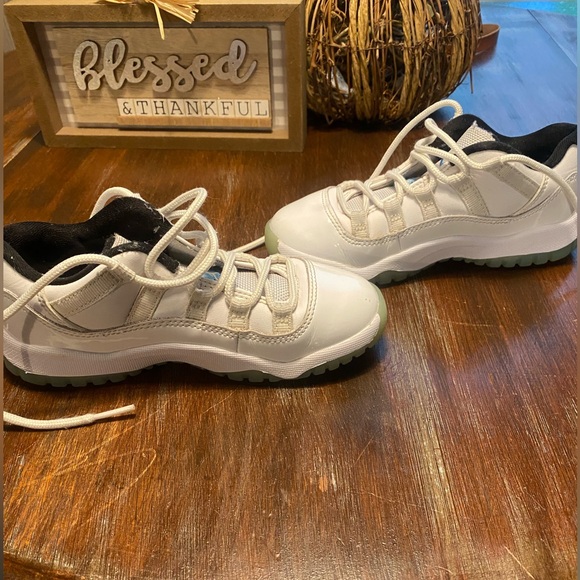 Jordan 11 Low ‘UNC’ - Picture 1 of 8
